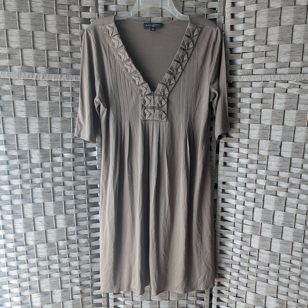 Banana‎ Republic Shift Dress Brown Silk Pleated V-Neck M Chic Minimalist Relaxed